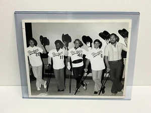Vintage 1970s Los Angeles Dodgers 8x10 Photo with Sutton, Mota, Garvey, Hooten - Picture 1 of 3