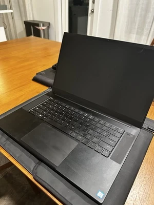 Razer Blade 15 - Full HD 144Hz - RTX 2060 - 512GB + 500GB SSD Foto 1 de 4