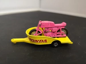 G75-MATCHBOX SUPERFAST MB38-A HONDA MOTORCYCLE AND TRAILER.HOT PINK - Picture 1 of 5