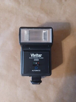 Vivitar V2000 Shoe Mount Flash.  Works Great!!  - Image 1 of 4