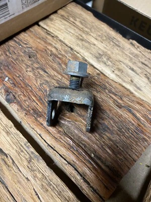 1987 - 1998 FORD MUSTANG 8.8 GT REAR AXLE LOWER SHOCK MOUNT BRACKET & Nut - Image 1 of 4