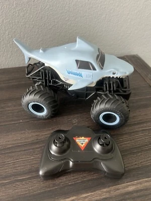 Megalodon Monster Jam Shark Truck RC Remote Control 1:24 Scale Spin Master - Image 1 of 4