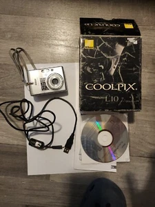 Nikon CoolPix L10 5.0MP Compact Digital Camera - DOESN'T TURN ON for Parts - Picture 1 of 1