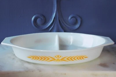 Pyrex Divided Dish Royal Wheat Pattern-1.5 Quart - Image 1 of 4