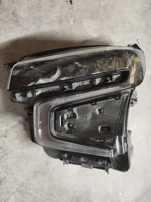 Conjunto de faros Chevrolet Tahoe Law Enforcement Edition 21 a 24.  Dr. side. Foto 1 de 3