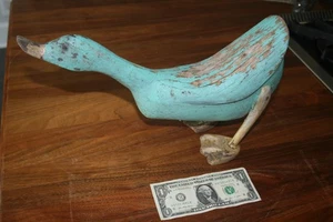 Escultura antigua de pato de madera tallada de arte popular - Imagen 1 de 7