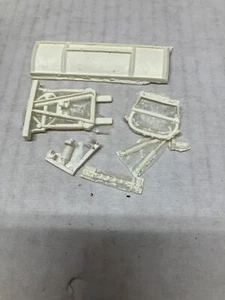 VINTAGE UNKNOWN RESIN 1/25 SCALE TRUCK PLOW KIT - Picture 1 of 2