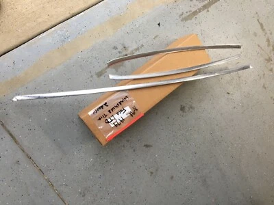 1979 福特 LTD轿跑车 - 前挡风玻璃装饰 - 3 件  — 第 1/4 张图片