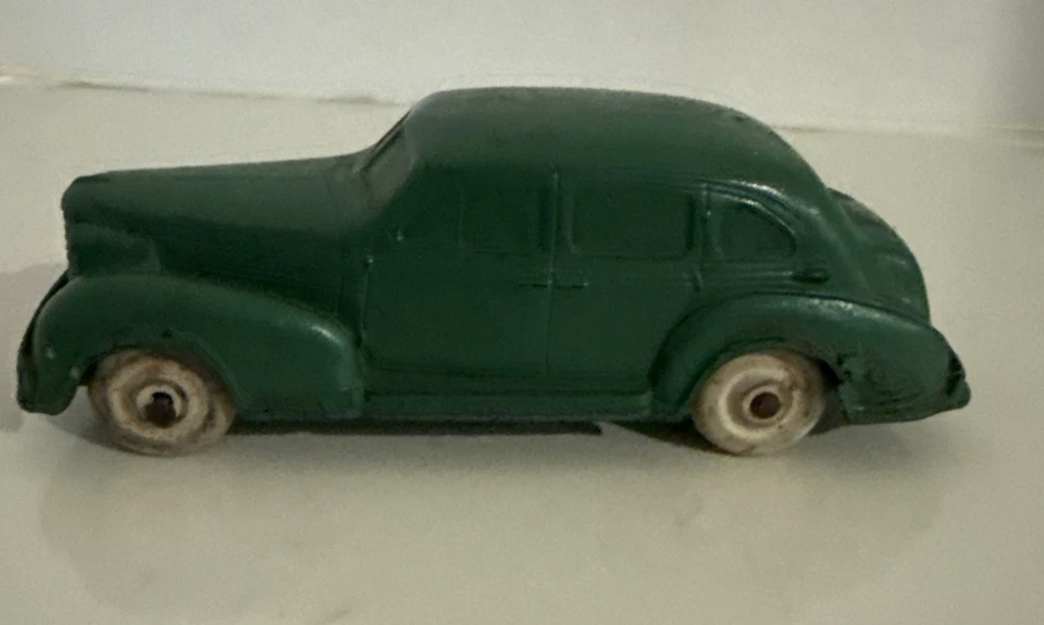 Винтажный седан Auburn Rubber Co 1937 Oldsmobile. Белые резиновые шины - Изображение 1 из 4