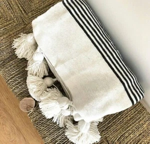 Moroccan 100% cotton pom pom Blanket/bedspread White and Black - M 59x98 - Picture 1 of 2