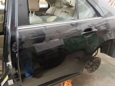 2006 CADILLAC STS DRIVER SIDE REAR DOOR - Изображение 1 из 4