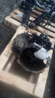 Conjunto de transmisión manual usado se adapta a: Volkswagen Jetta MT 2015 Htbk base gasolina Foto 1 de 4