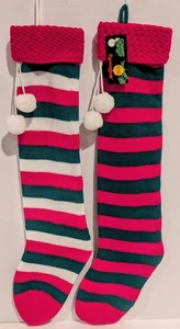 Vintage Weihnachtsstrümpfe * 2 lange rot/grün gestreifte Socken mit Bommeln 24" Taiwan - Bild 1 von 6