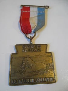 MEDAILLE 300AVRIL 1974 S.C.FERWERD 14E WADDENWANDELTOCHT MEDAILLE DE MARCHE 10KM - Picture 1 of 1