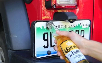 Rear License Plate Mounted Bottle Opener Accessory fit Jeep Wrangler JK Models Foto 1 de 4