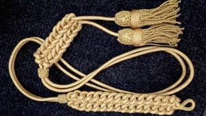 Cordón de vestir mayor de tambor militar dorado, dos borlas, patrón de regulación - Imagen 1 de 1