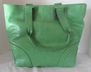 Bolso de mano Liz Claiborne #301 verde brillante NUEVO - Imagen 1 de 5