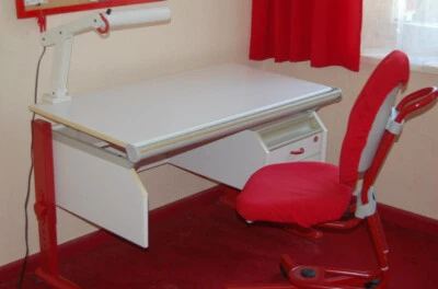 Moll Kinderschreibtisch Champion rot + Schubkästen + Stuhl + Lampe - Bild 1 von 4