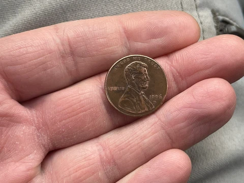 1996 D error lincoln penny w/ a "close Am" Cover