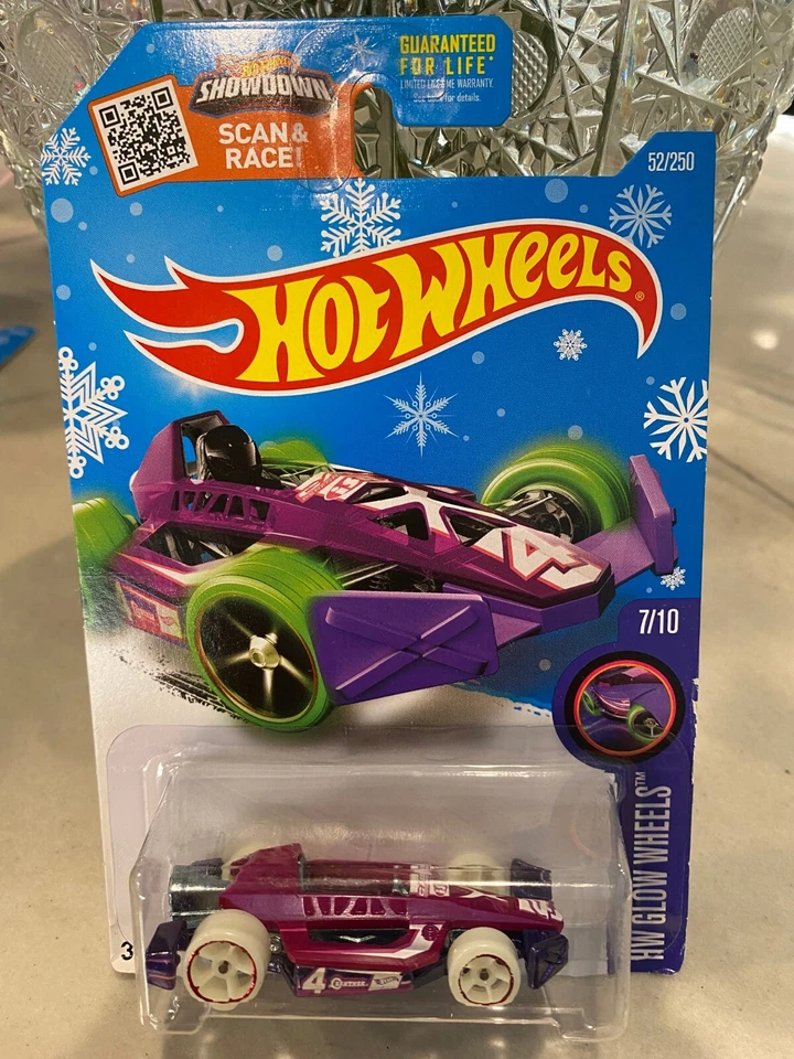 2016 Hot Wheels Snowflakes ARROW DYNAMIC Purple 52/250 - Image 1 of 1