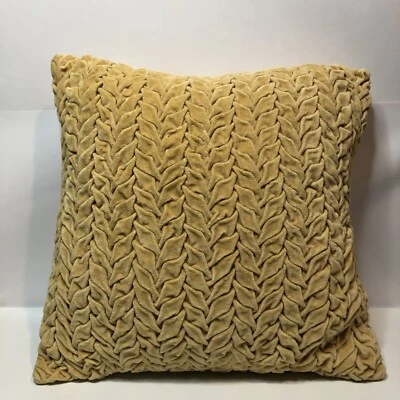 PIER 1 ALMOHADA DE TERCIOPELO AMARILLO CREMOSO 16"x16" Mostaza Foto 1 de 4