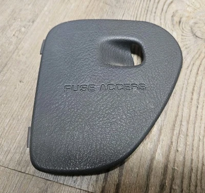 Крышка панели предохранителя приборной панели 1998-2001 Dodge Ram 1500 2500 3500 темно-серая от оригинального производителя Mopar - Изображение 1 из 4