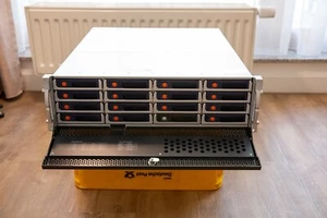 Server NAS EASYRAID SS-6652E 16 bay (server SAN, memoria di rete, RAID) - Foto 1 di 6