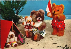 Osos de peluche en la playa con bandera y tienda postal vintage BP9 - Imagen 1 de 2