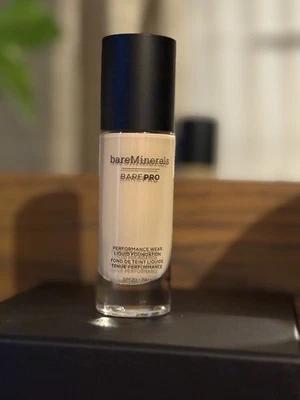 BARE MÍNERALS bareMinerals BAREPRO Performance Wear Liquid Foundation CASHMERE 06 SPF20 30ml