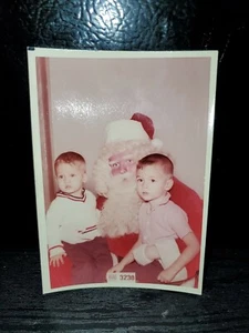 1965 Photograph of SANTA CLAUS with 2 young boys on his lap - Bild 1 von 3