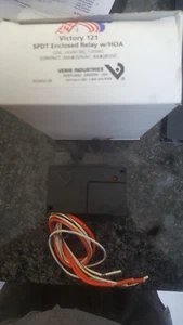 vERIS V121 - Enclosed Relay, SPDT, 20A, w/HOA - Picture 1 of 2