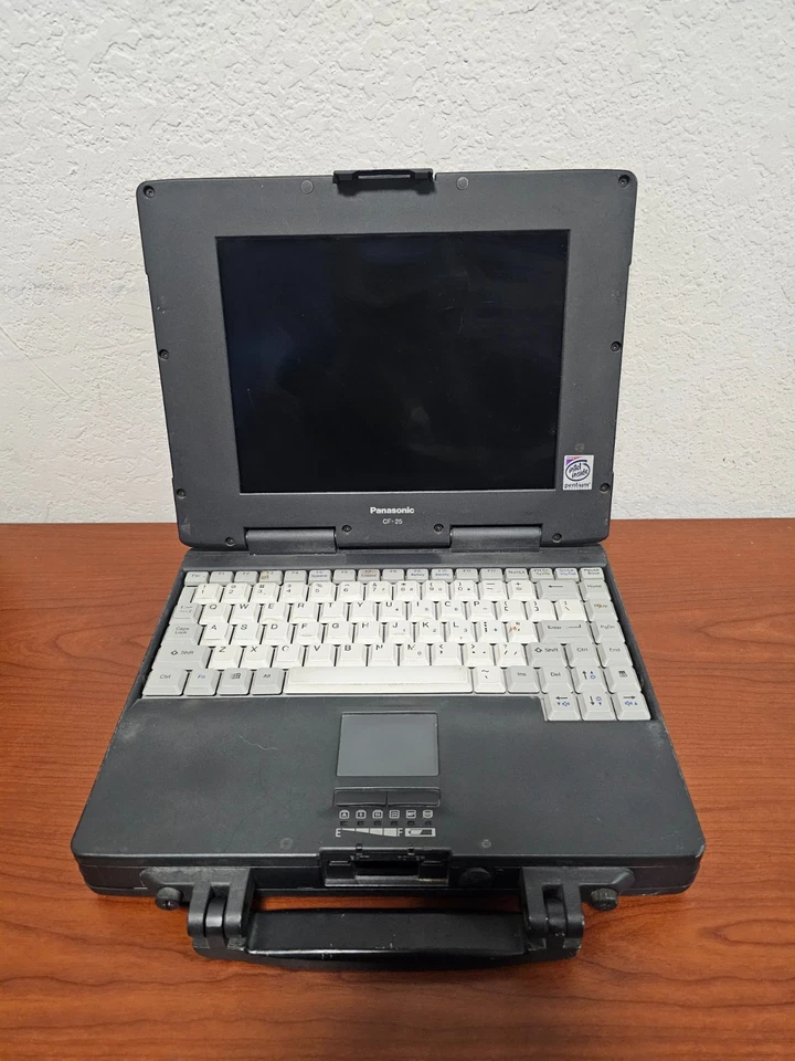 Portátil Toughbook CF-25 PANASONIC DE COLECCIÓN - SIN PROBAR, COMO ESTÁ Foto 1 de 4