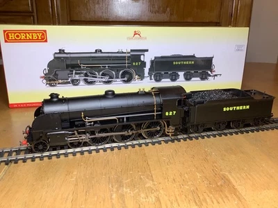 Hornby R3411 SR Wartime Black 4-6-0 Class S15 Locomotive 827 - Image 1 of 4