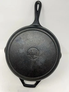 Lodge 8SK 10” Double Spout & Handles Cast Iron Skillet Frying Pan USA Sit Flat - Picture 1 of 5