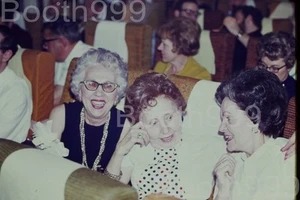 1970 Airplane Travel Friends Smiling Women 35mm Agfachrome Slide - Picture 1 of 3