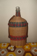 lourdes gourde , bouteille en verre avec de l'osier , decoration cuisine 