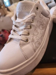 Guess Ivee Women's Low Top Lace Up Leather Trainers In White Size 7.5 M - Picture 1 of 10