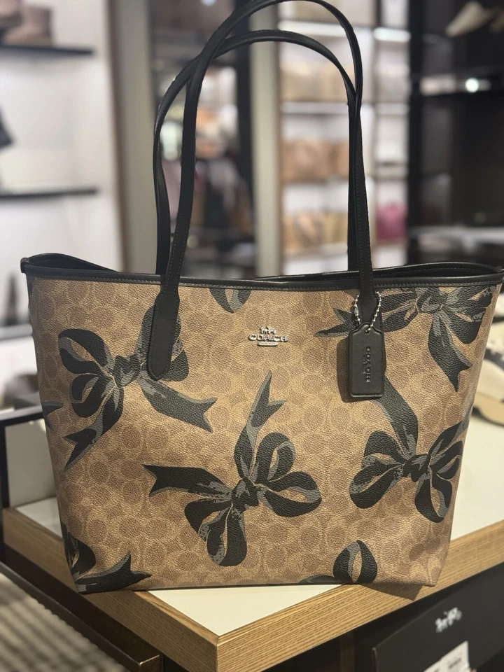 Coach City Tote Bag In Signature Canvas With Bow Print CY652
