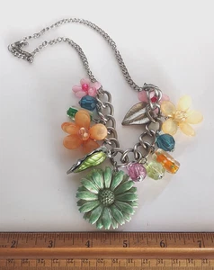 Vintage Lucite? & Metall Blumen Blätter Perlen Charms Kette Halskette *18-20 Zoll - Bild 1 von 6