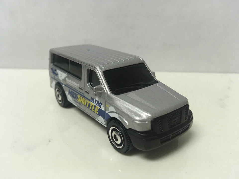 Nissan NV 2014 14 furgoneta aeropuerto coleccionable escala 1/64 diecast modelo diorama Foto 1 de 4