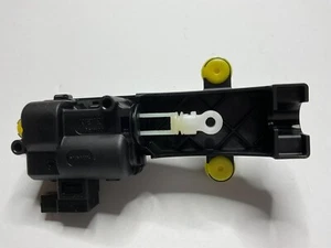 Actuador de liberación de pestillo de puerta lateral pasajero delantero derecho Tesla Model X 1115333 - Imagen 1 de 10