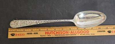 CUCHARA GRANDE ANTIGUA KIRK REPOUSSE PLATA ESTERLINA 12" SIN MONO Foto 1 de 4