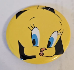 1993 Warner Bros. Looney Tunes Tweety Bird Button #1511 - Picture 1 of 1