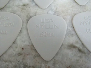 20 DUNLOP NYLON GUITAR PICKS - 351 TYPE IN WHITE -  MEDIUM / LIGHT .60 mm - Picture 1 of 3