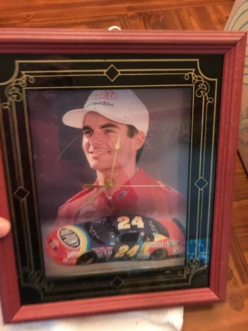 WALL CLOCL JEFF GORDON CAR 24 DUPONT Cover