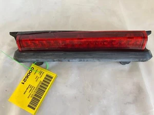 Chevrolet Tahoe 2004 tercera luz de freno lámpara de evitación montada en el techo trasero OEM - Imagen 1 de 12