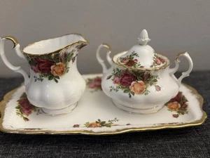 ROYAL ALBERT ENGLAND - OLD COUNTRY ROSES - CREAMER & C0VERED SUGAR BOWL & TRAY! - Picture 1 of 9
