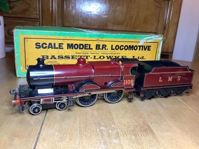 Bassett Lowke O Gauge 3 Rail DC Electric LMS Maroon 4-4-0 Midland Compound 1108 - Image 1 of 4