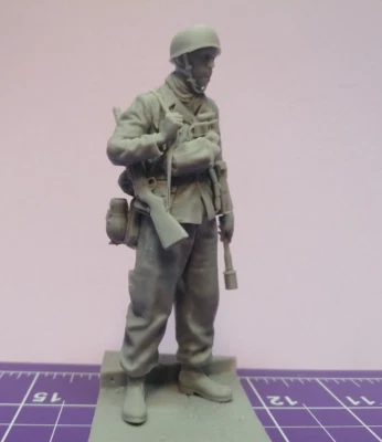 Deutscher Fallschirmjäger ca. 194o  inkl. Base Scale  1:16 WW2 - Bild 1 von 4