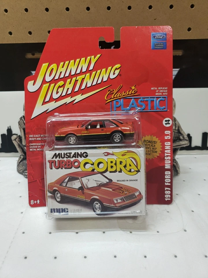 Ford Mustang 1987 Johnny Lightning 5,0 Turbo Cobra réplica de plástico clásico Foto 1 de 4